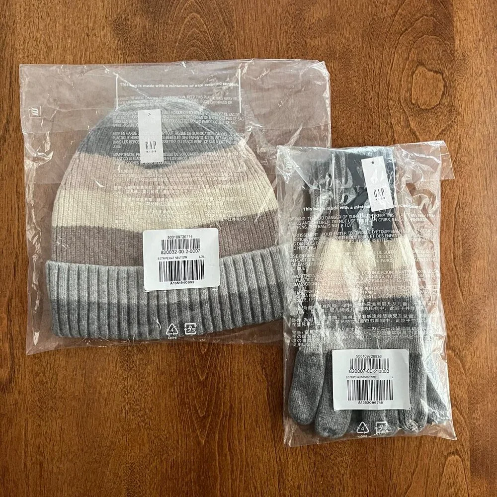 Gap knit hat and gloves set NWT